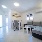 By The Sea - 23691 Apartman
