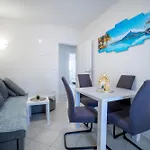 By The Sea - 23691 Apartman Vir