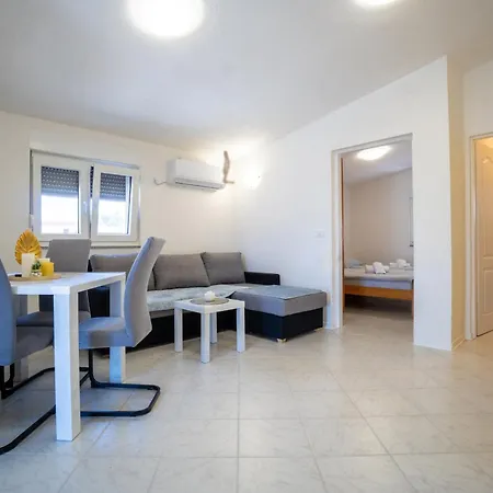 By The Sea - 23691 Apartment Vir