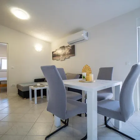 Apartment By The Sea - 23691