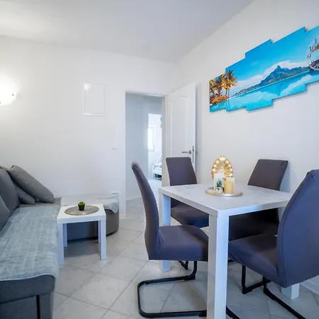 By The Sea - 23691 Apartment Vir