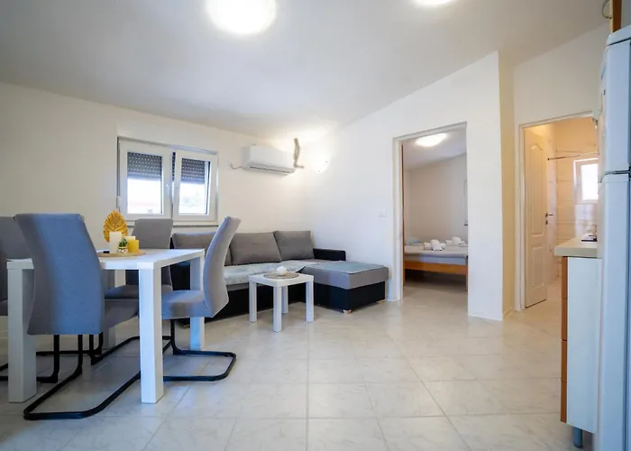 By The Sea - 23691 Apartman Vir