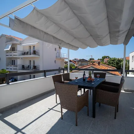 By The Sea - 23691 Apartman
