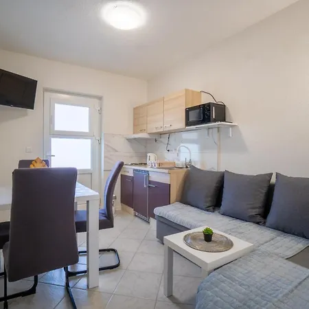 By The Sea - 23691 * Vir