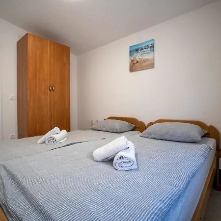 By The Sea - 23691 * Vir