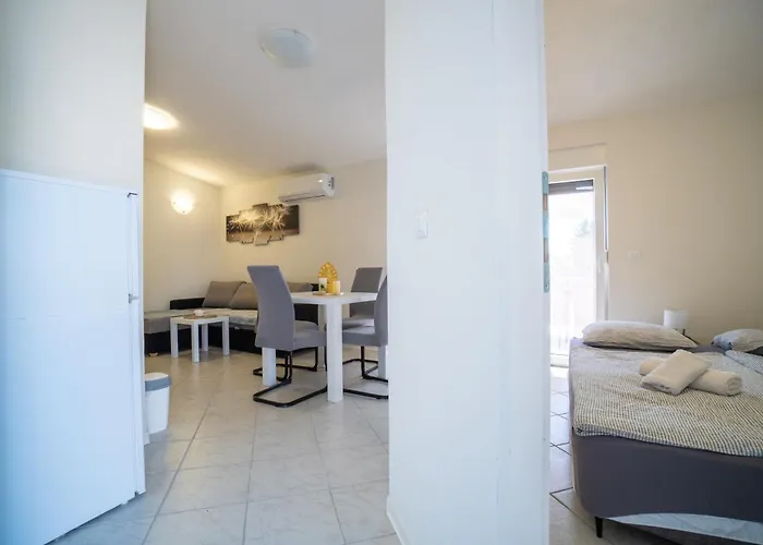 By The Sea - 23691 Apartman *