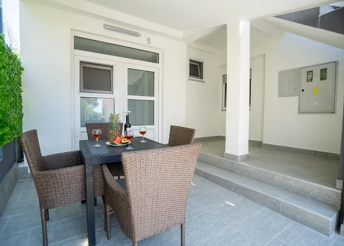 By The Sea - 23691 Вир