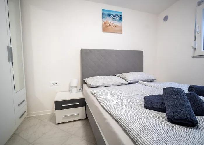 Apartman By The Sea - 23691 *