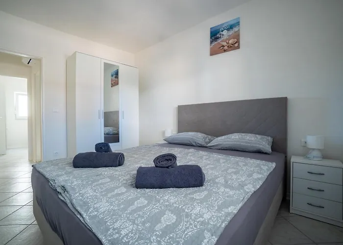 By The Sea - 23691 Apartman *